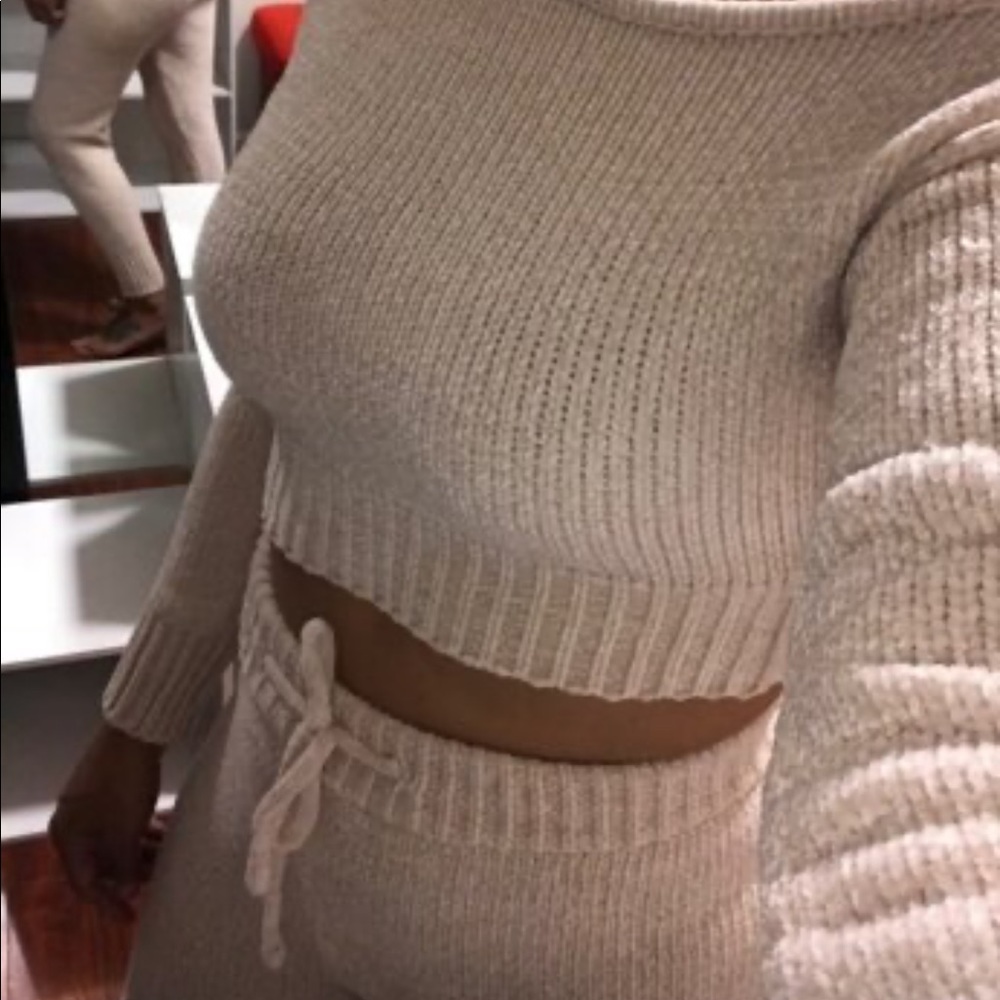 🆕 Softest Chenille Jogger Set Cream - Picture 8 of 12